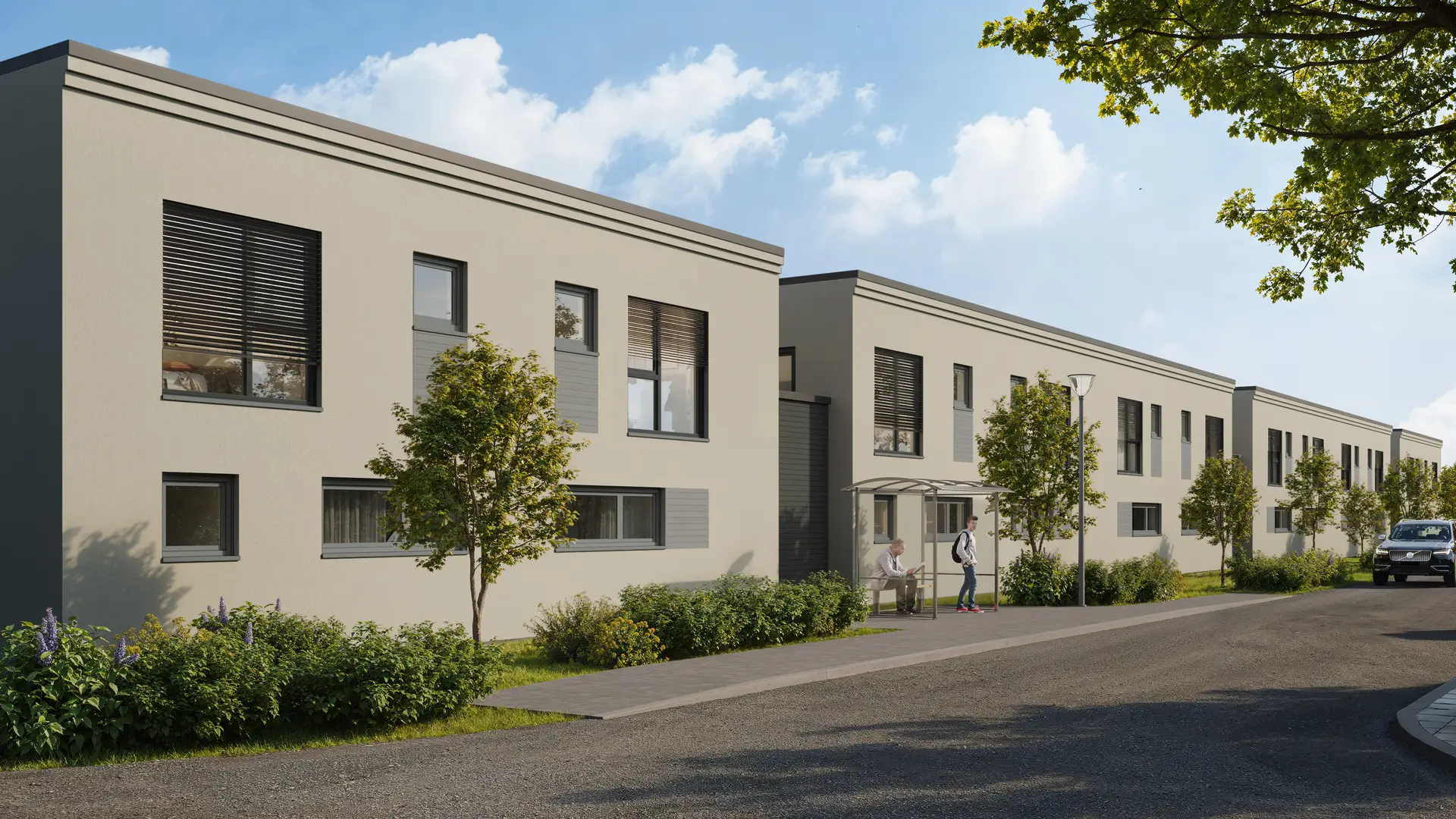 Moderne graue Reihenhaeuser, sonnig, mit Baeumen und Spaziergaengern